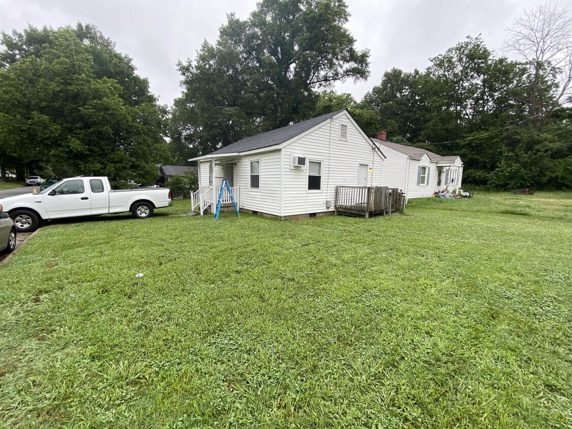 Primary Photo - 300 Marshall St