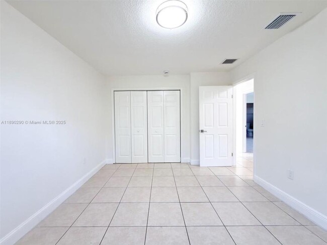 Foto del edificio - 3 bedroom in Miami FL 33142