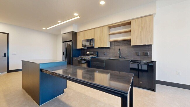 Interior Photo - Griffis Platinum Triangle