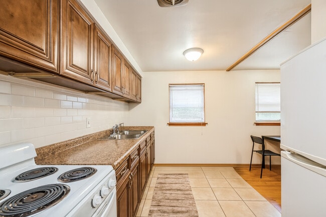 Building Photo - 233 S Highland Ave