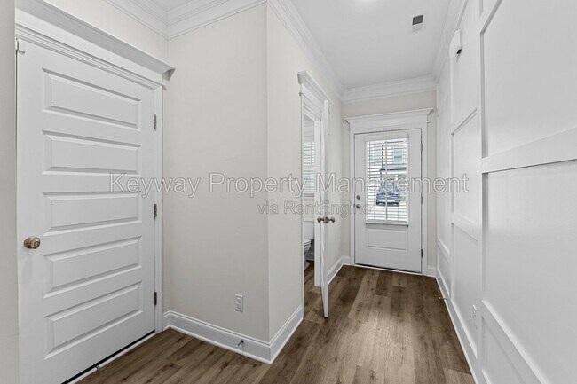 Building Photo - 315 Sumac Trail