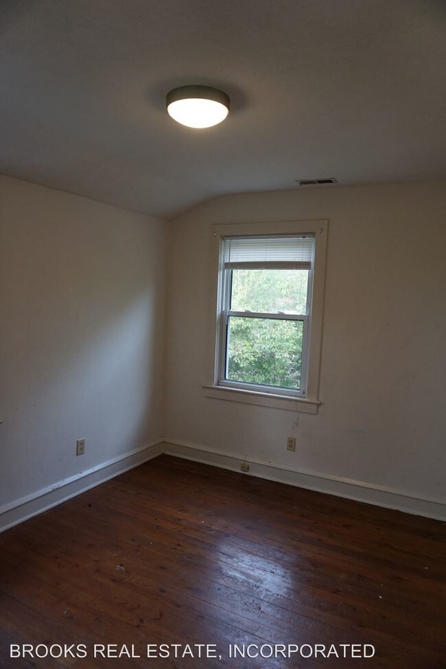 Foto del edificio - 704 Madison Rd