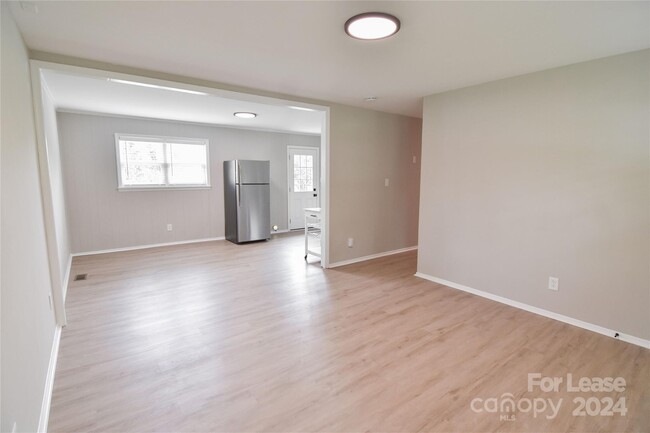 Building Photo - 4706 Monmouth Dr