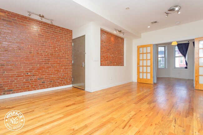 Building Photo - 778 Lincoln Pl