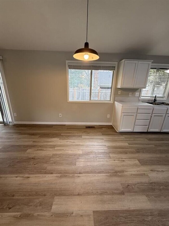 Building Photo - 1333 SW 178th Ave