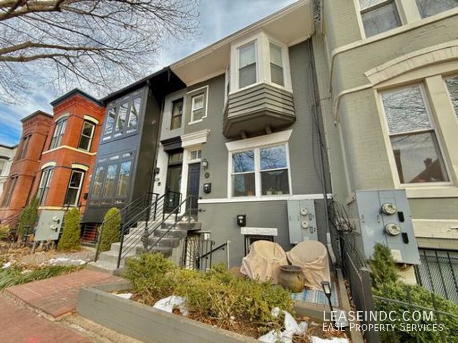 Primary Photo - 633 14th St NE
