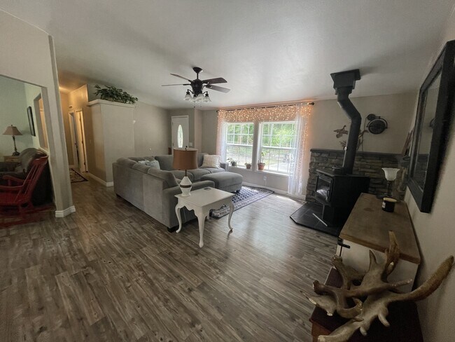 Building Photo - 4647 California Trail