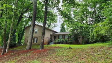 Building Photo - 4011 Pinehurst Pl