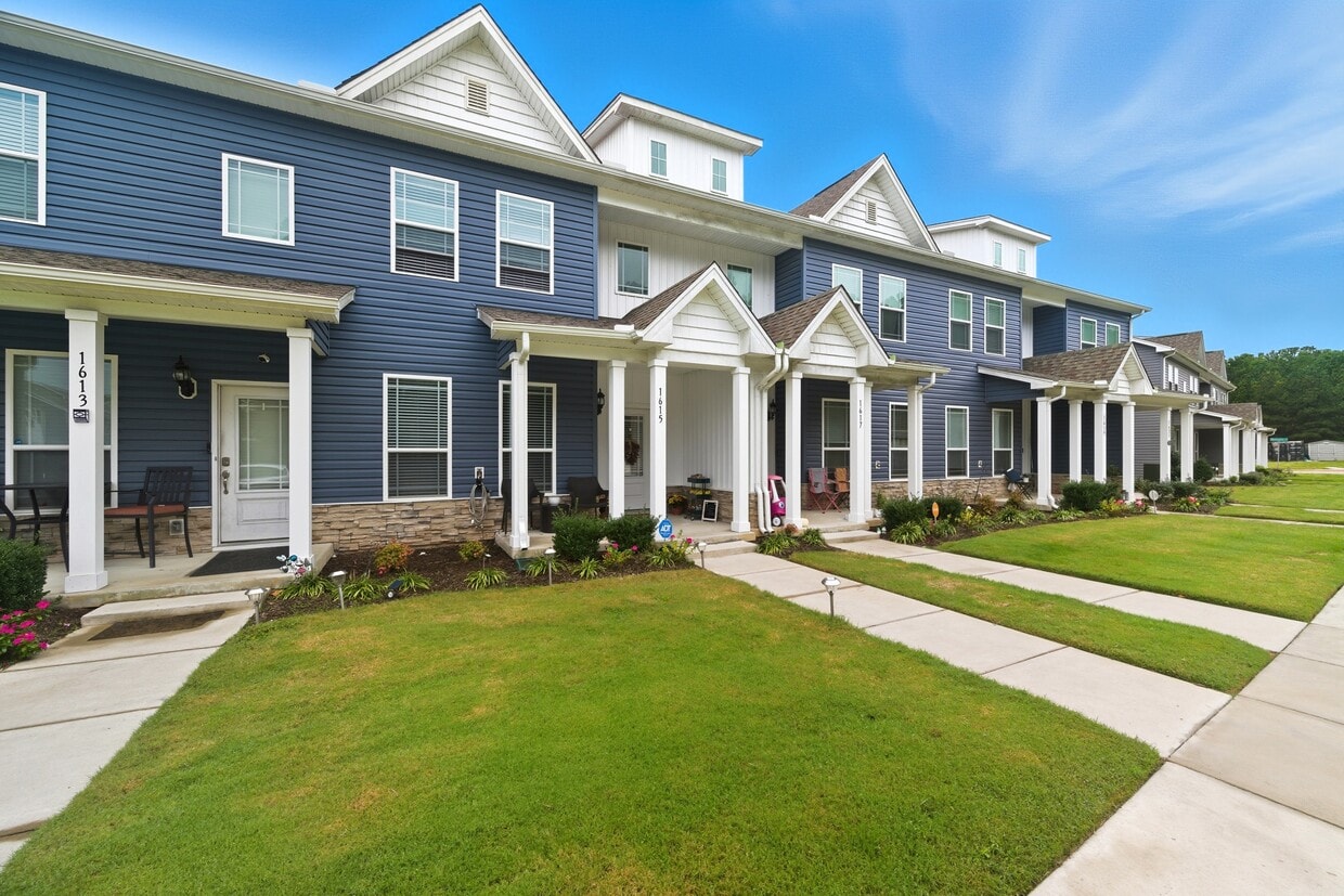 Foto principal - 1615 Independence Blvd