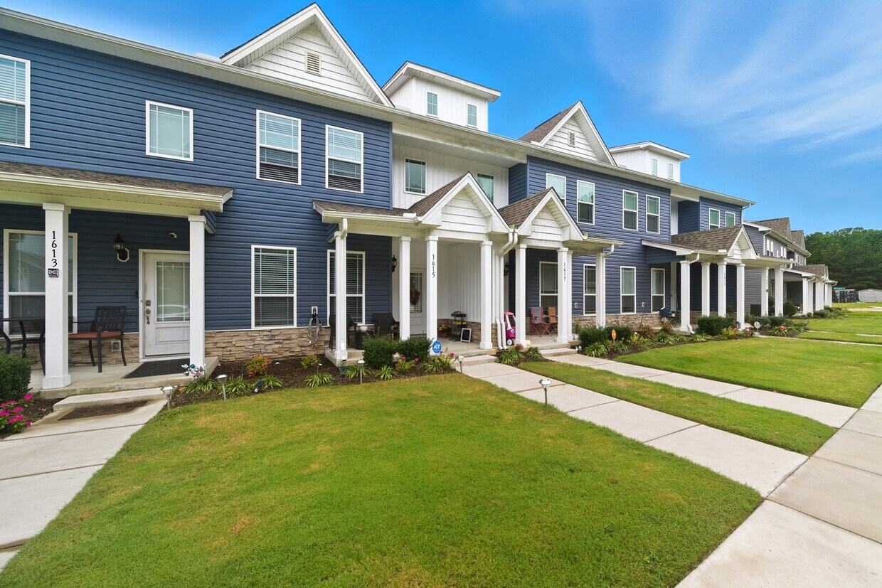 Primary Photo - 1615 Independence Blvd