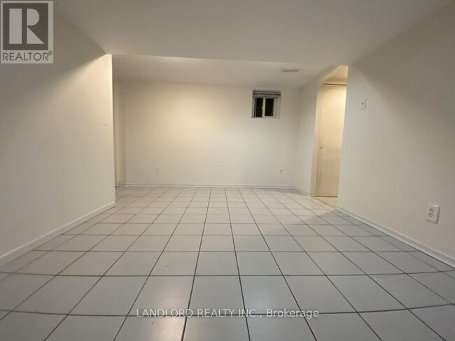 Building Photo - 92 Holwood Ave