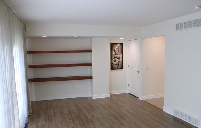 Building Photo - 1856 Coolidge Rd