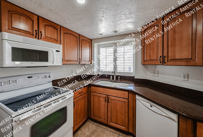 Building Photo - 3301 E Wescott Dr