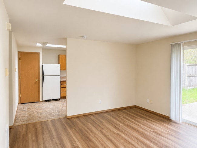 Building Photo - 60 E Hemlock Ct