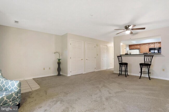 Foto del edificio - 980 W Irvin Ave