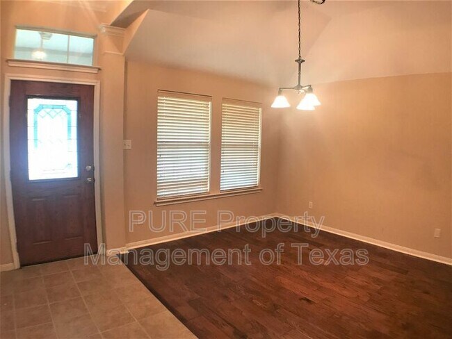 Building Photo - 3808 Noe Ln