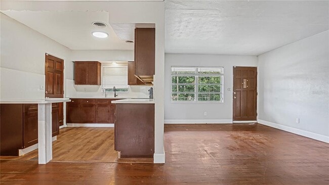 Building Photo - 5518 Riviera Dr