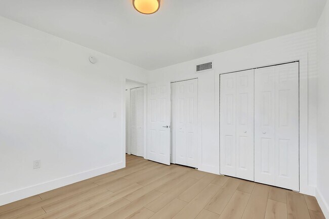 Building Photo - Brand New 2023 Renovated Building! 1 Bd/1 ...