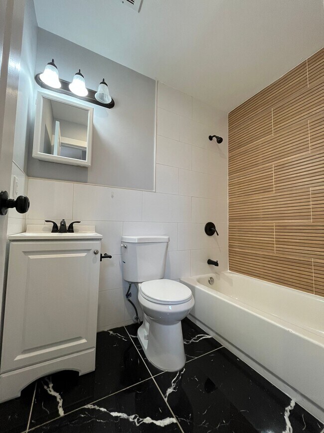 Building Photo - 212 Zabriskie St