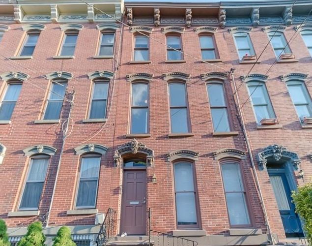 Primary Photo - 213 York St