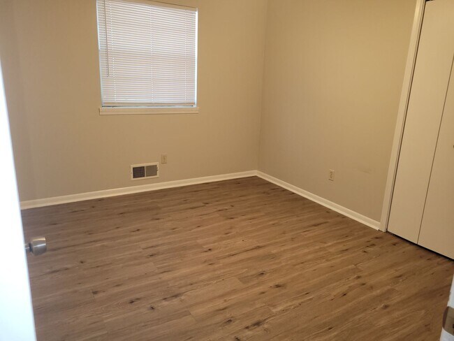 Building Photo - 1147 S 52 St