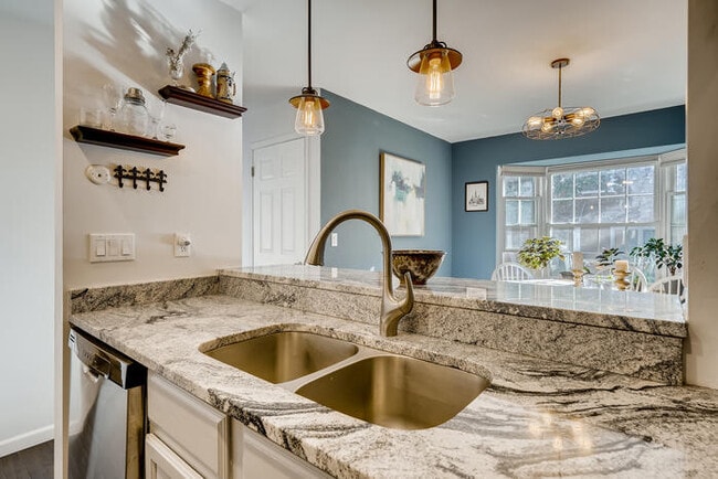 Cocina - 1906 S Balsam St