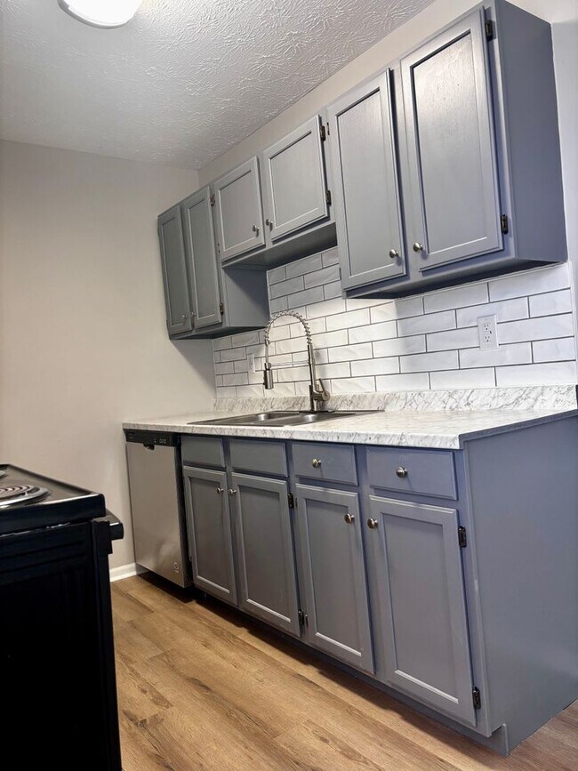 Foto del edificio - Newly Renovated 2 bedroom in Englewood!