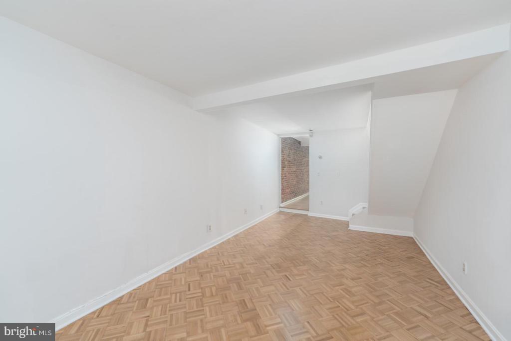 Primary Photo - 1044 Patapsco St