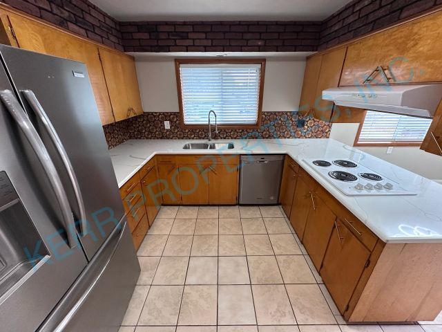 Foto del edificio - NEW TO THE MARKET! Spacious 4-Bedroom Retreat with 2 Full Baths in Gresham - Your New Home Awaits...