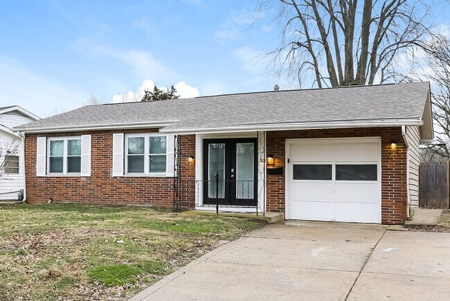 Building Photo - 1104 Carrousel Dr E