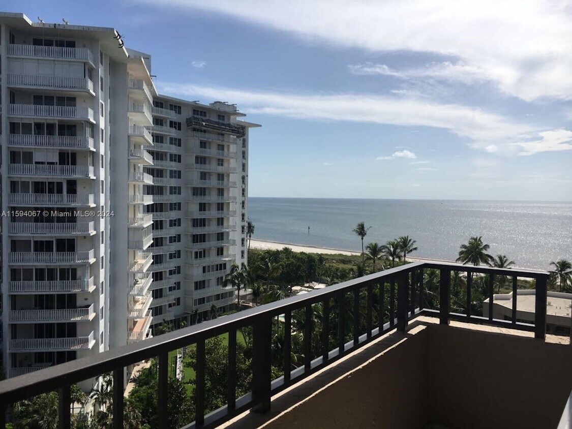 Foto principal - 251 Crandon Blvd