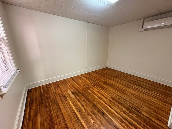 Foto del edificio - 115 S Duke St