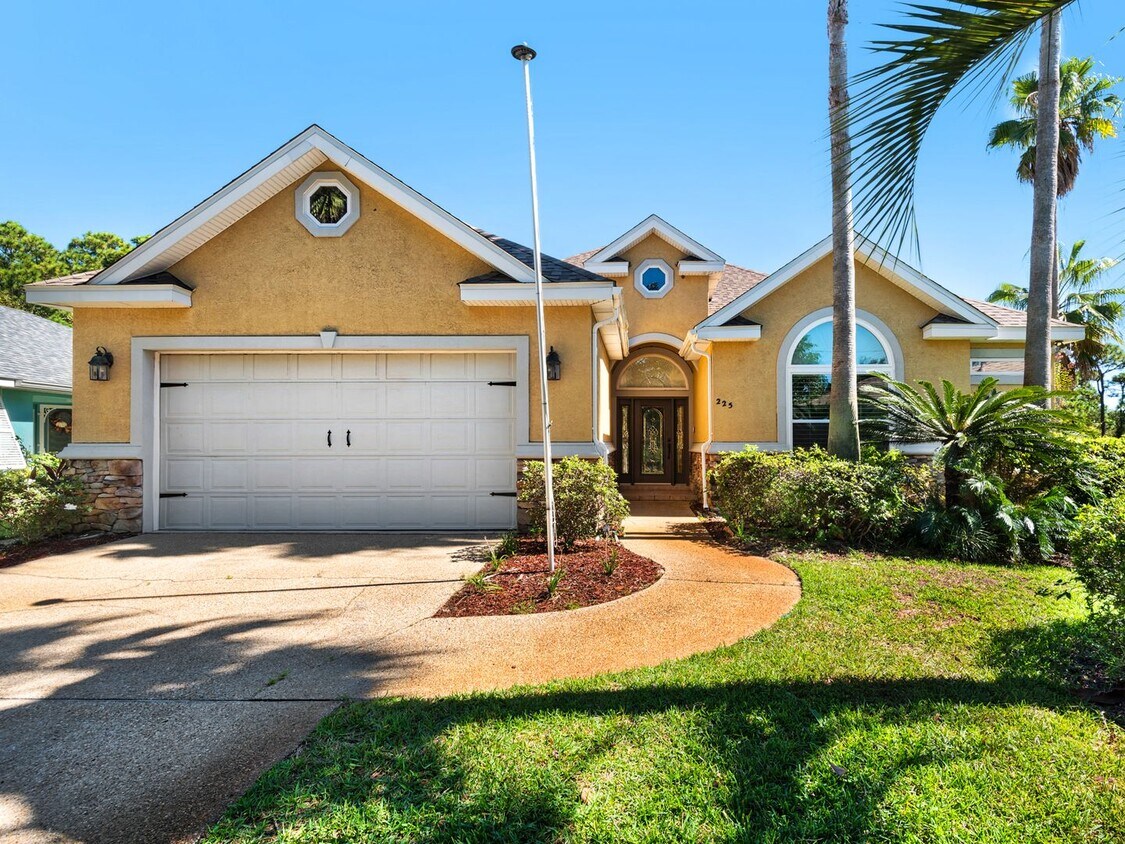 Primary Photo - Gorgeous 3B/2.5B Home in Emerald Lakes Gat...