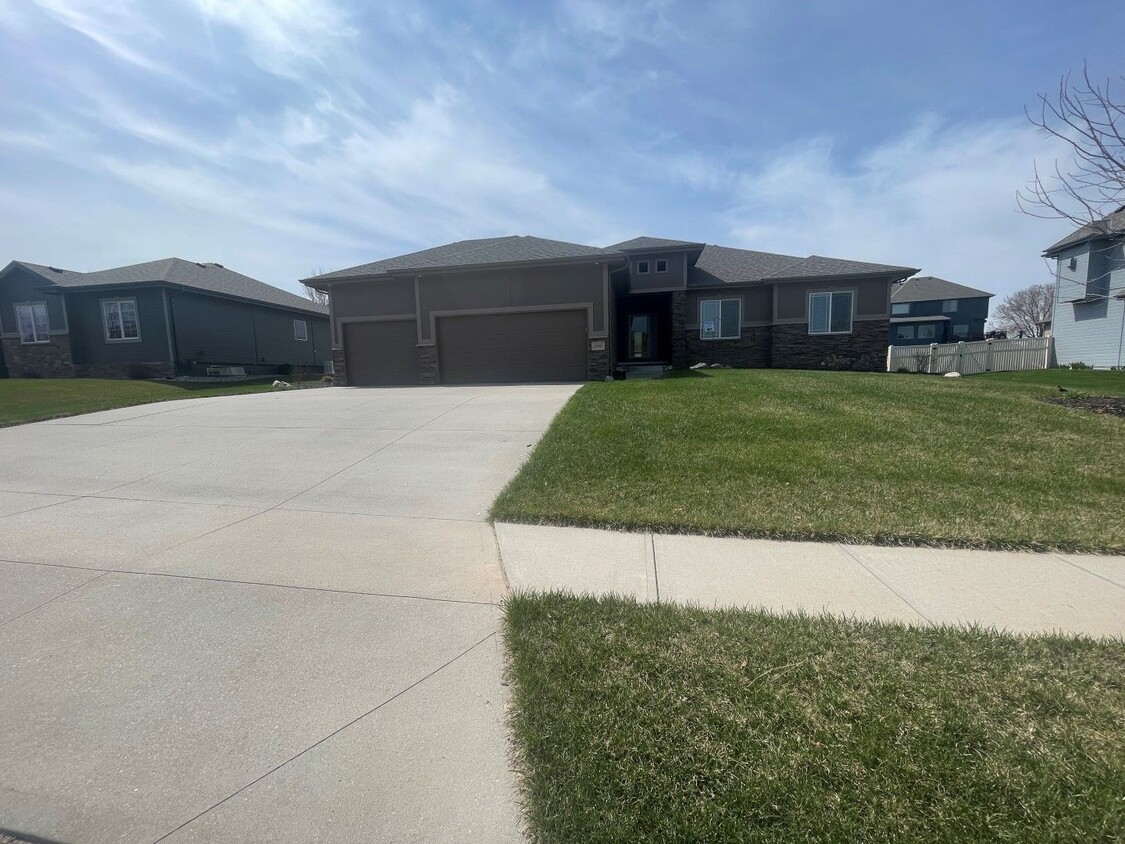 Foto principal - Ranch in Shadow Lake Papillion