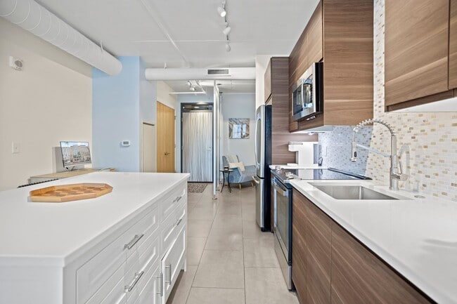 Building Photo - Logan Circle Condo