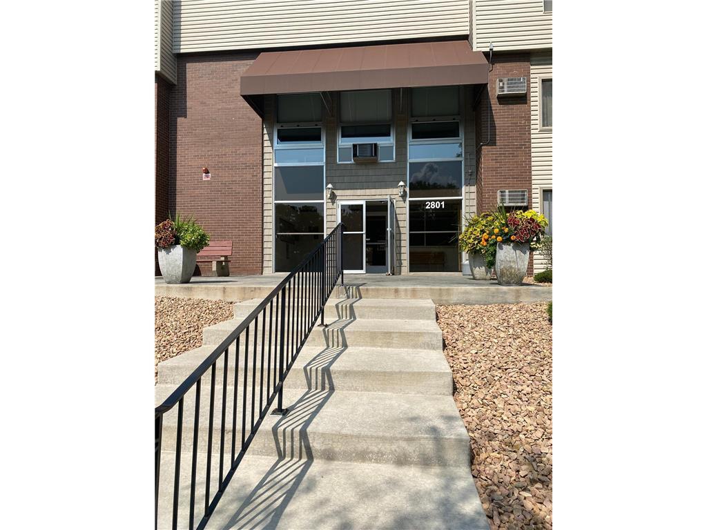Foto principal - 2801 Flag Ave N