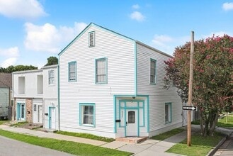 Building Photo - 4601 Iberville St