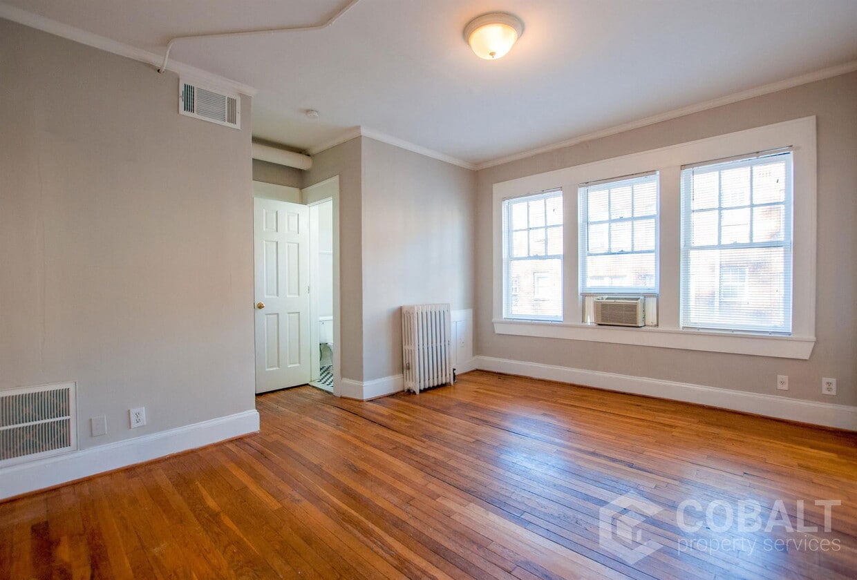Primary Photo - 674 Somerset Terrace NE