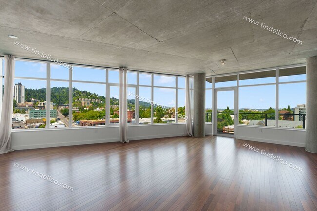 Foto del edificio - The Civic | 11th Floor 2BD/2BA with Stunning Portland Views, Free Parking and Free Utilities!