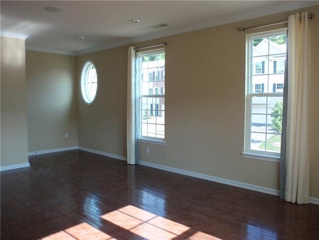 Foto del edificio - 325 Broadstone Dr