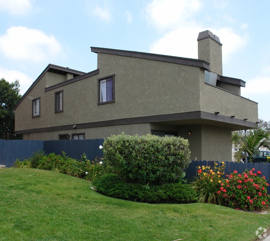 Building Photo - 7611 Warner Ave
