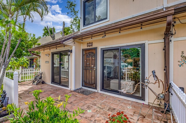 Building Photo - 9070 Green Meadows Way