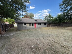 Building Photo - 6916 Carwill Dr