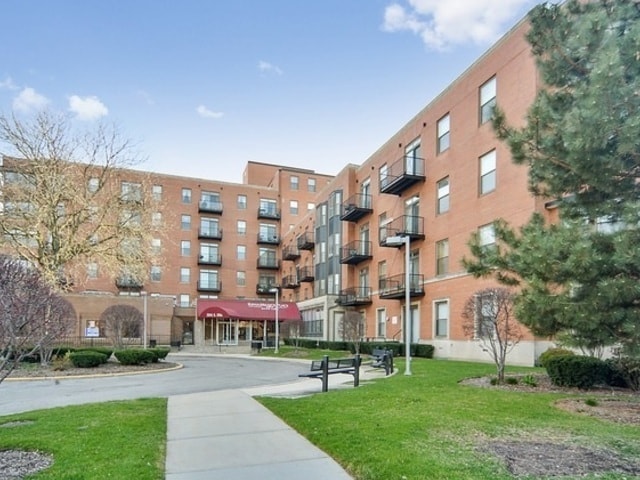 Primary Photo - 5200 S Ellis Ave