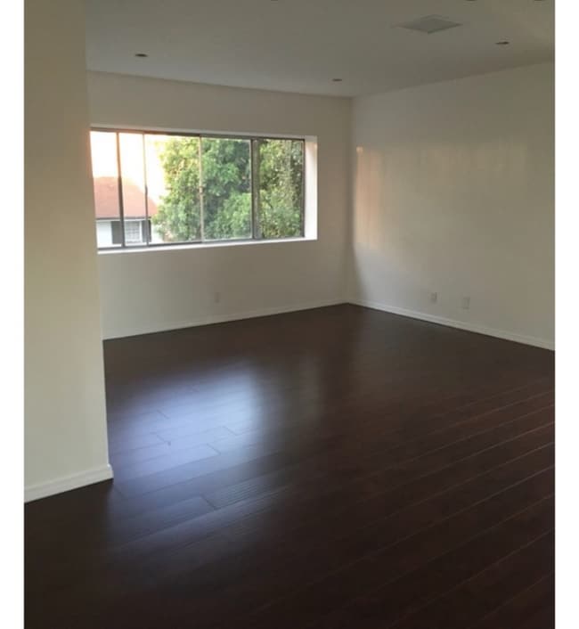 Foto del edificio - 5711 Carlton Way