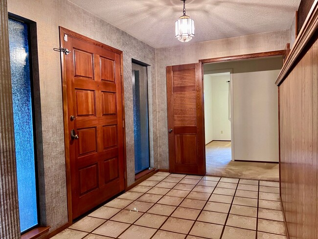 Building Photo - 4 Bed / 3 Bath | El Macero Home Available ...