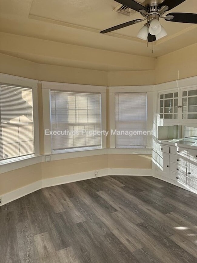 Photo - 119 E Main St House