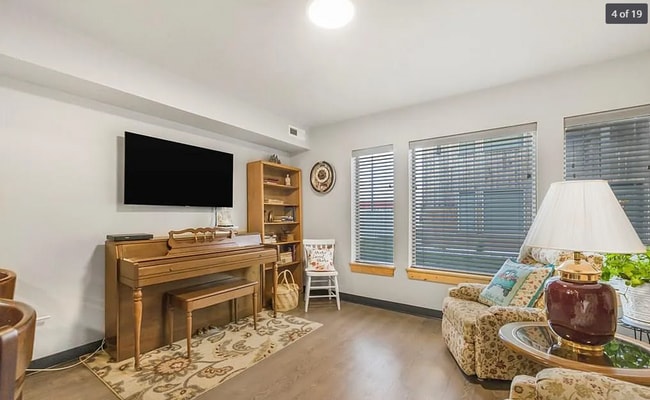 Building Photo - AWESOME 2 BED 1 BATH WITH AWESOME AMENITIE...