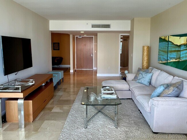 Building Photo - 16500 Collins Ave