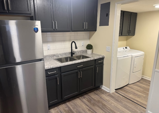 Foto del edificio - 2838 Cromwell Dr